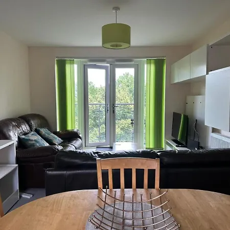 Cosy 2 Bedrooms 2 Bathrooms Basingstoke Exterior photo