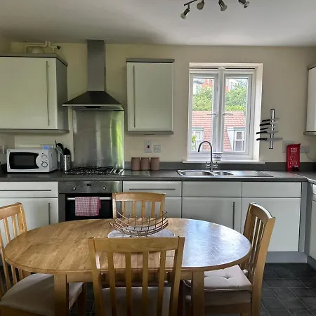 Cosy 2 Bedrooms 2 Bathrooms Basingstoke Exterior photo