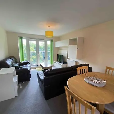Cosy 2 Bedrooms 2 Bathrooms Basingstoke Exterior photo