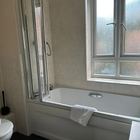 Cosy 2 Bedrooms 2 Bathrooms Basingstoke Exterior photo