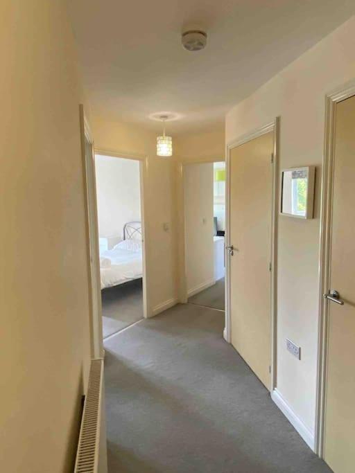 Cosy 2 Bedrooms 2 Bathrooms Basingstoke