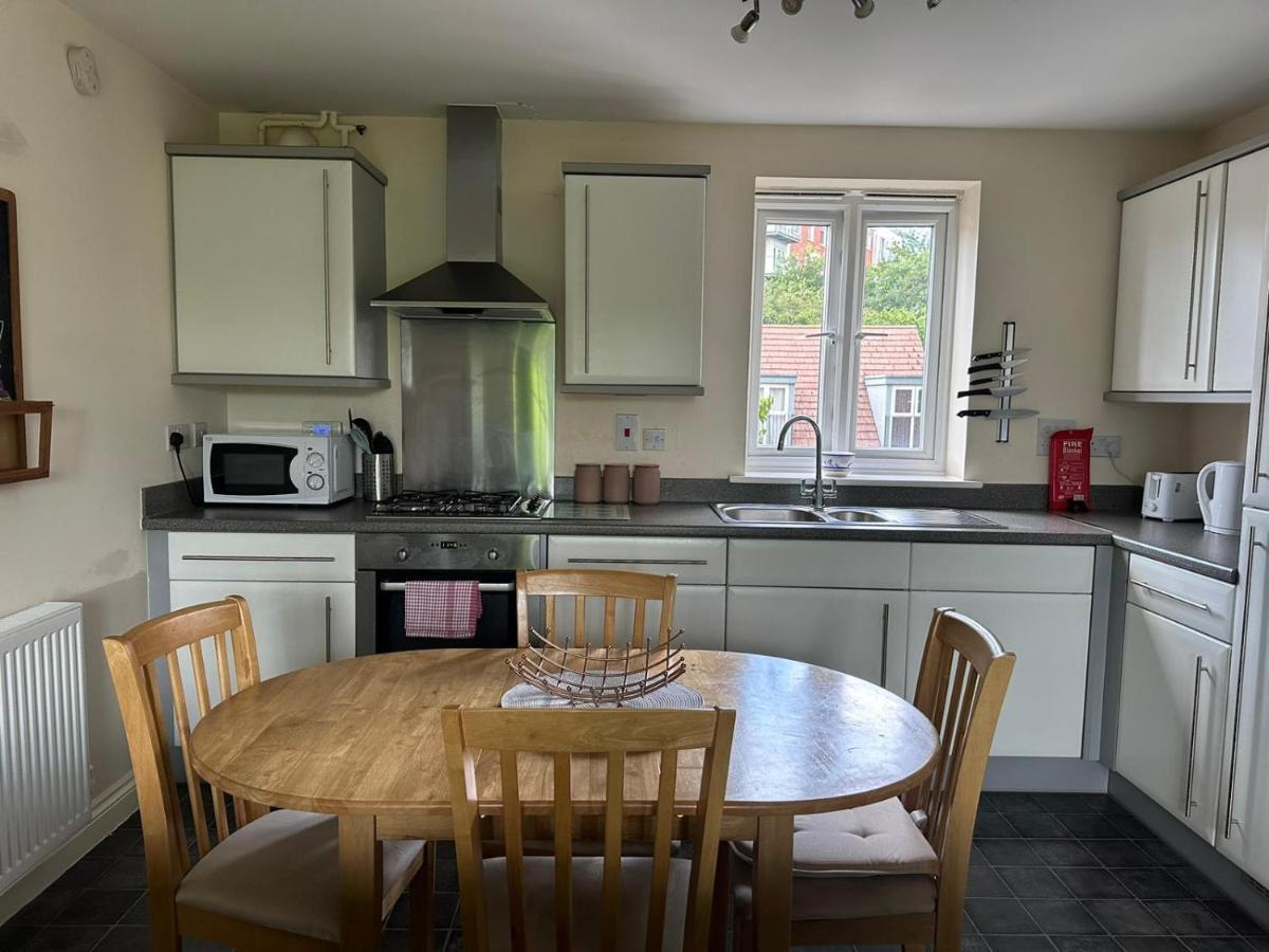 Cosy 2 Bedrooms 2 Bathrooms * Basingstoke