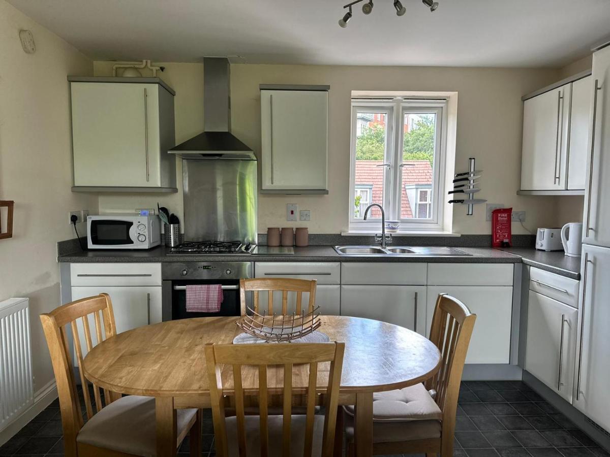 Cosy 2 Bedrooms 2 Bathrooms *