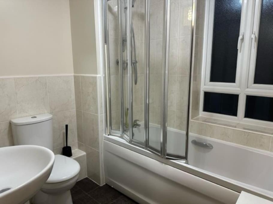 Apartment Cosy 2 Bedrooms 2 Bathrooms Basingstoke